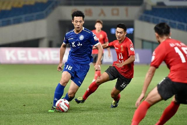 现役球员新秀赛季30+5+5表现排座次：文班独占鳌头
